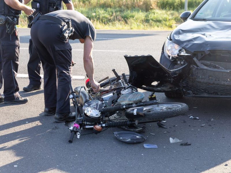 Am Freitagmorgen ist ein Moped-Fahrer bei einem Unfall in Thüringen lebensgefährlich verletzt worden.