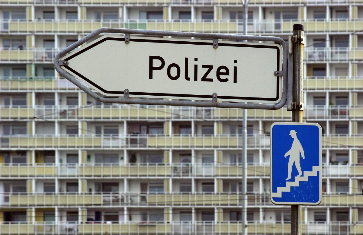 In Weimar musste die Polizei einen Mann von einem Balkon holen, nachdem sein geplanter Besuch kläglich scheiterte.