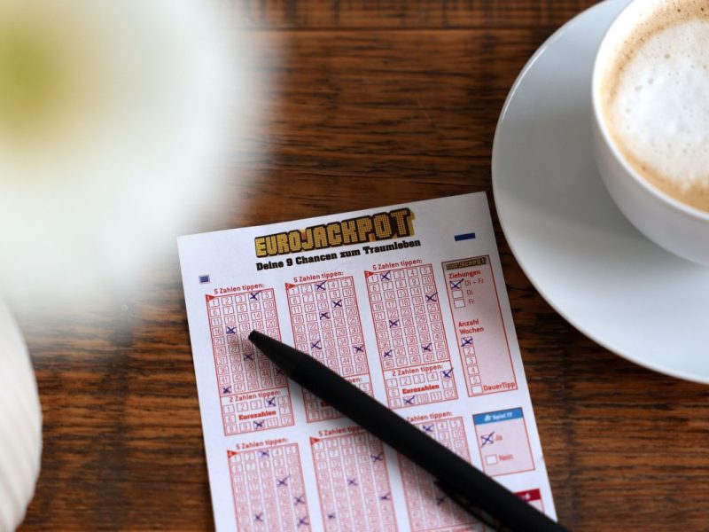 Ein Thüringer hat im Eurojackpot abgeräumt. Er hat eine hohe Summe gewonnen. Geknackt wurde der Jackpot aber woanders.