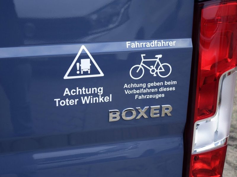 In Rudolstadt (Thüringen) ist es zu einem Verkehrsdrama gekommen. Ein Transporter kollidierte mit einer Seniorin.