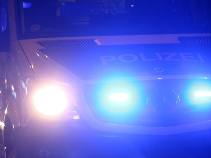 In Thüringen haben zahlreiche Neonazis eine Party gefeiert. Bis die Polizei kam. Was in Sonneberg abging, liest du hier!