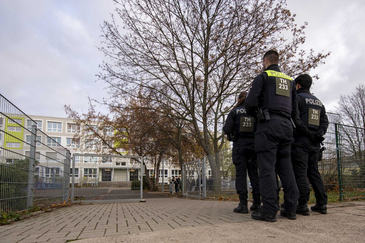 Schon wieder gab es in Erfurt Bomben-Drohungen gegen Schulen.