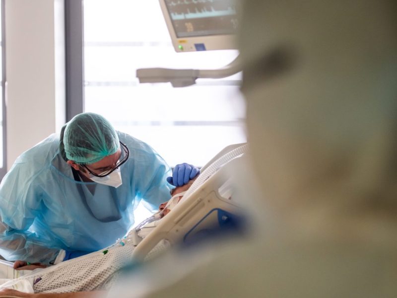 Wegen einer Häufung von Virusgrippe-Fällen gilt am Standort Rudolstadt der Thüringen-Kliniken seit Montag ein Besuchsverbot.