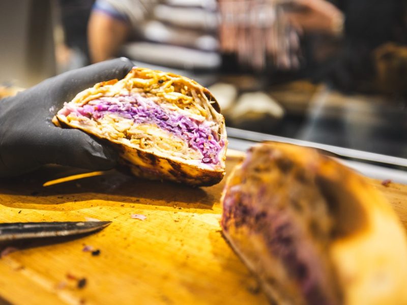 Geschmacklich und optisch soll er einem normalen Döner in Nichts nachstehen.