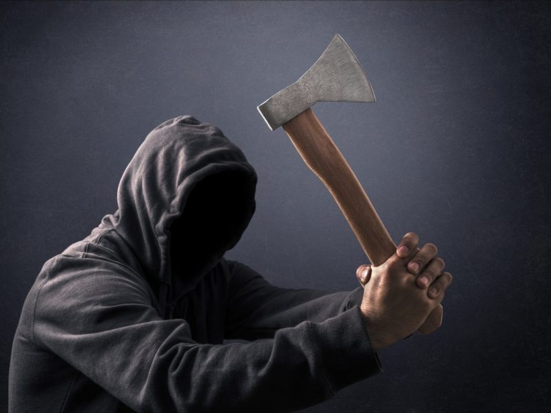 Ein Axt-Mann hat in Thüringen für Angst, Schrecken und eine zerstörte Tür gesucht. Aber... Wer ist der unheimliche Schläger?