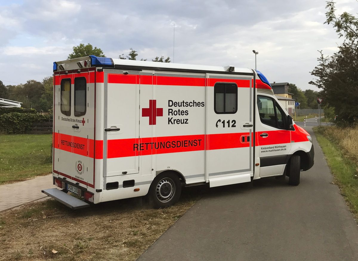 In Thüringen sind zwei Männer bei einem Arbeits-Unfall schwer verletzt worden. Einer der beiden erlitt schwerste Kopf-Verletzungen.