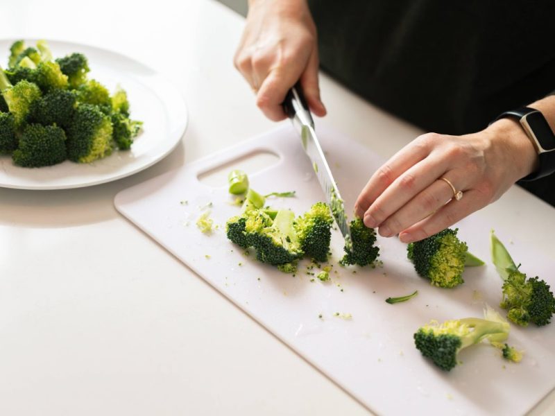 Hier kommt ein Rezept, das schnell geht sowie einfach und gesund ist. Du brauchst dafür kaum Zutaten. Viel Spaß beim Kochen und guten Appetit!