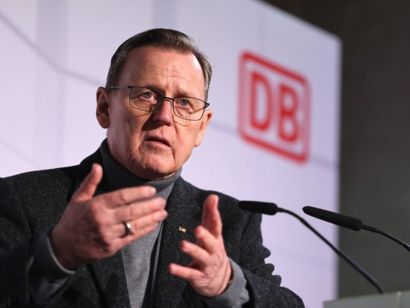 Thüringens Regierungschef Bodo Ramelow war zweimal Schlichter in Tarifkonflikten zwischen der Bahn und der Lokführergewerkschaft GDL. Im aktuellen Tarif-Streit sieht er die Bahn in der Verantwortung.