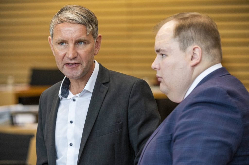 Torben Braga (rechts, AfD) und Björn Höcke (AfD).