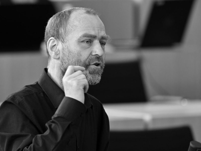 Er kehrte nach einer schweren Erkrankung nochmals in den Landtag zurück - nun hat Thomas Hartung den Kampf um seine Gesundheit verloren.