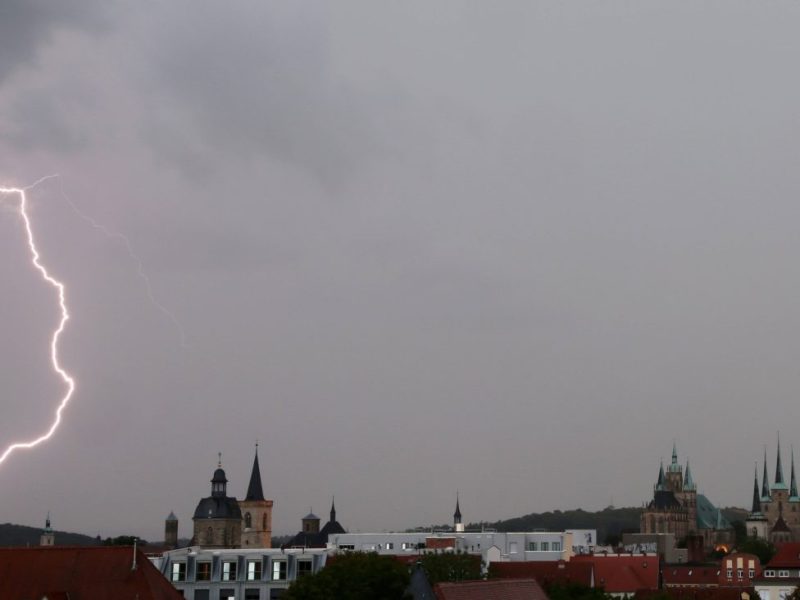 Auf Hitze folgen Gewitter und Regen: Die Thüringer erleben am Wochenende ein Auf und Ab – was Gefahren birgt.