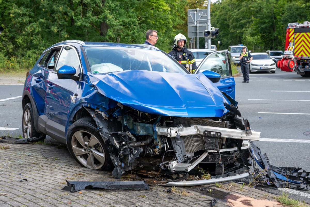 Gegen 9.40 Uhr kam es in Weimar auf der Bundesstraße 7 Kreuzung Ettersburger Straße zu einem schweren Verkehrsunfall.