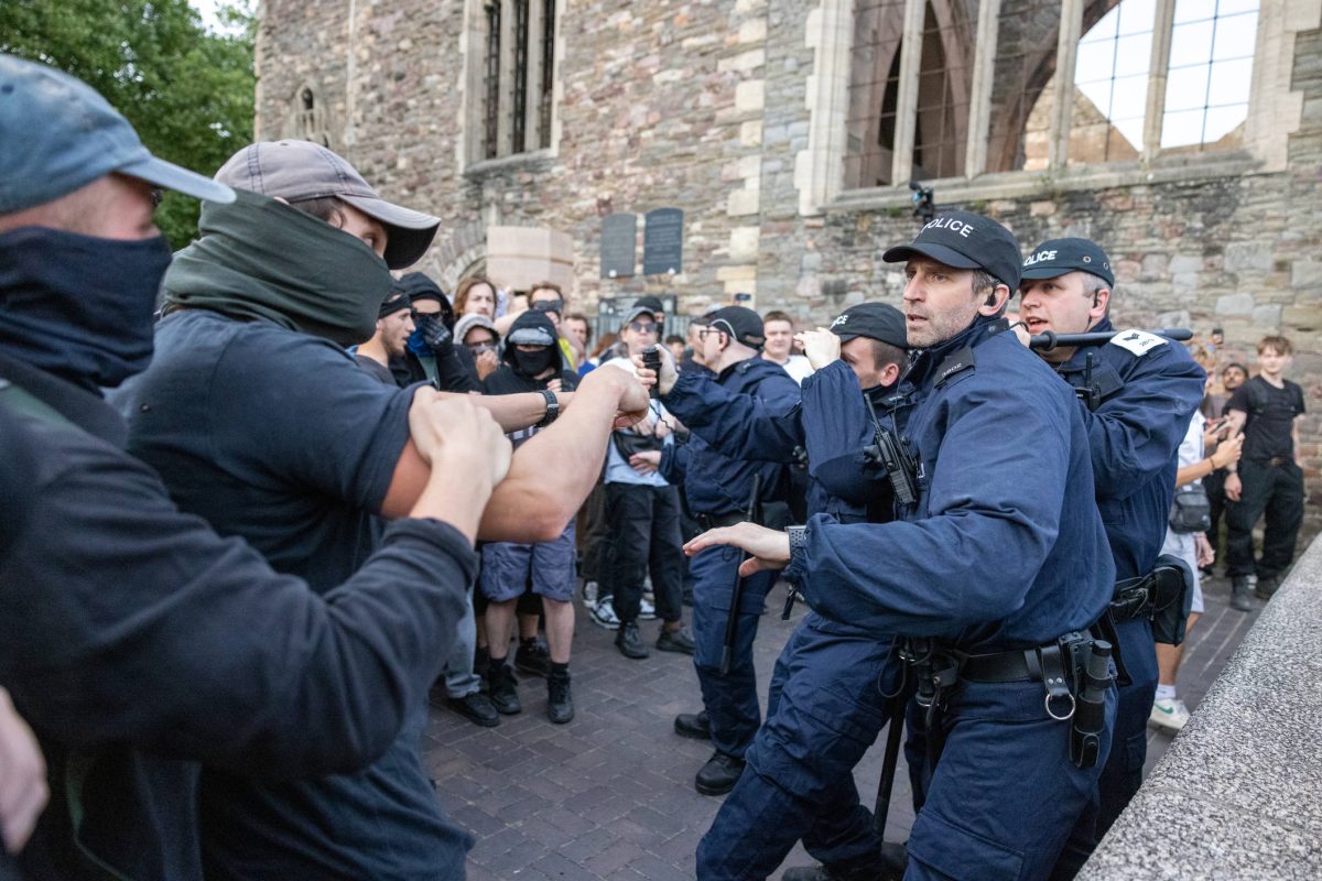 Die Polizei in England rechnet mit der größten Eskalationsstufe.