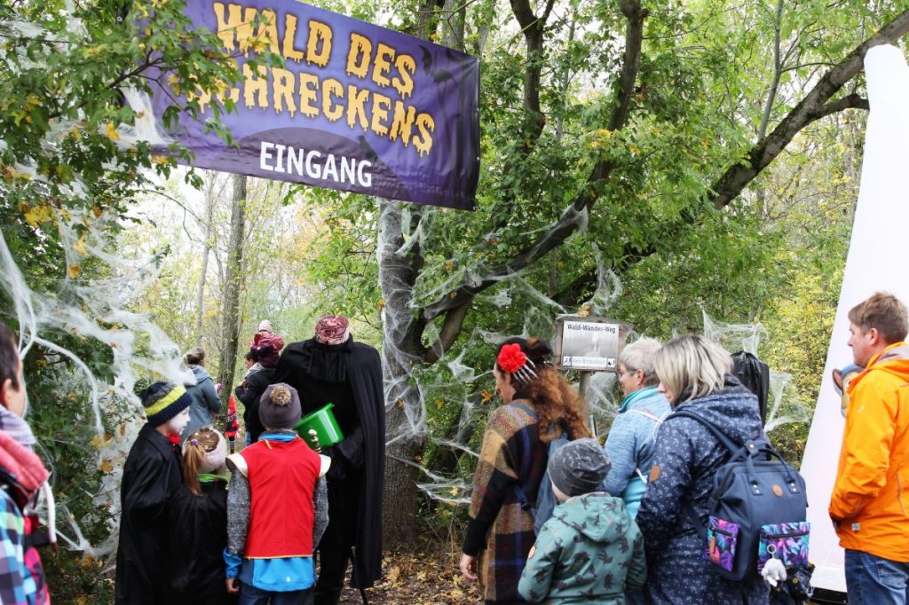 Der Wald des Schreckens lädt Besucher zu einer Grusel-Show ein