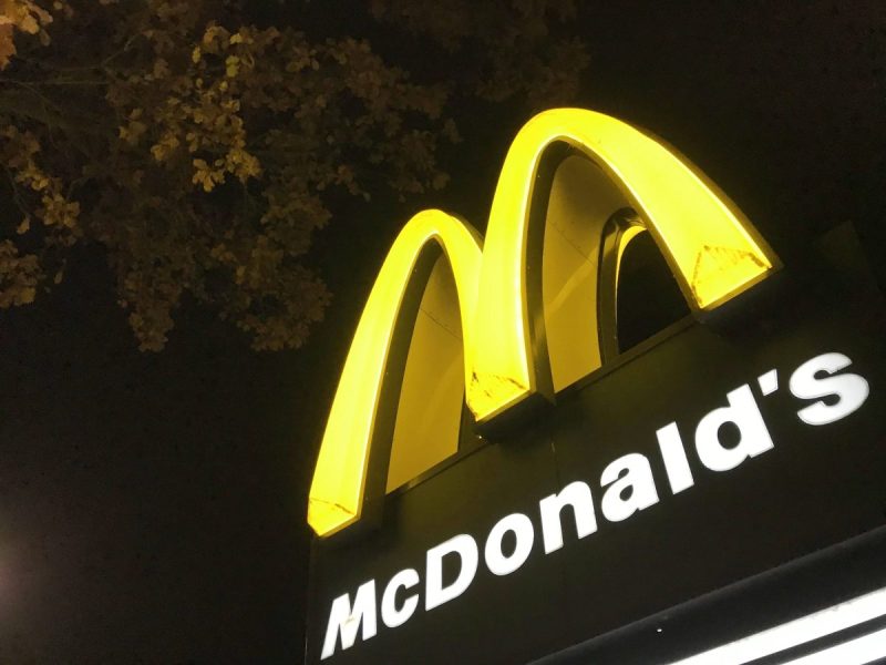 Schmerzhafter Ausflug ins Fastfood-Reich: In einem McDonald's-Restaurant in Thüringen ist ein Streit aus dem Ruder gelaufen.