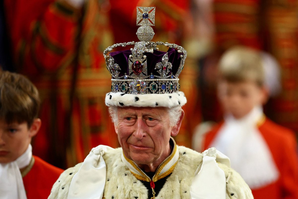 König Charles III. steht vor einer schwierigen Entscheidung. Selbst Familienangehörige drängen ihn nun, DIESEN drastischen Schritt zu wagen.