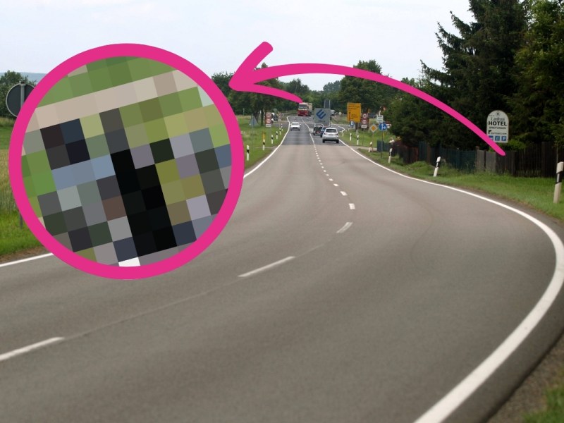 Eine Bundesstraße in Thürinen - die B19 - mit einen Pfeil, der auf eine Bundeswehr-Kolonne zeigt.
