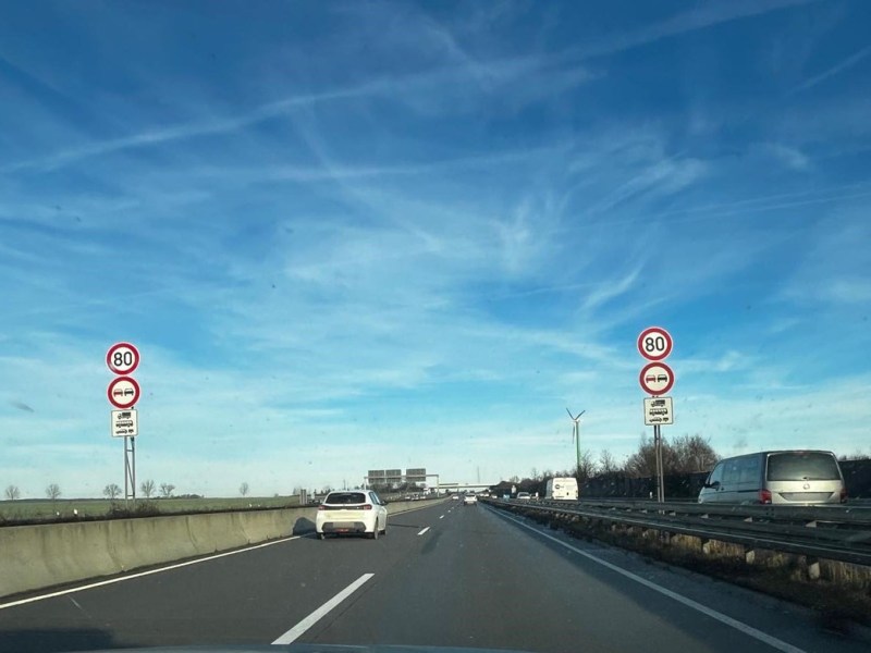 Beschilderung der Hauptfahrbahn am Hermsdorfer Kreuz, A9 in Thüringen