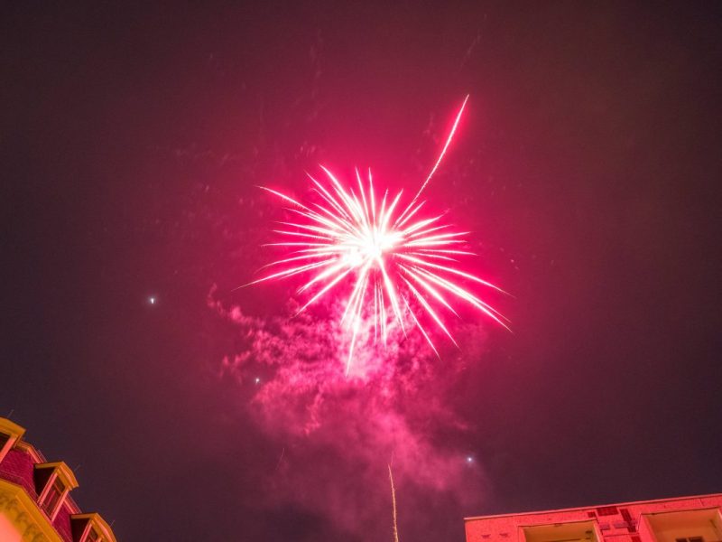 Bei Böllerunfällen in der Silvesternacht sind mehrere Menschen gestorben.