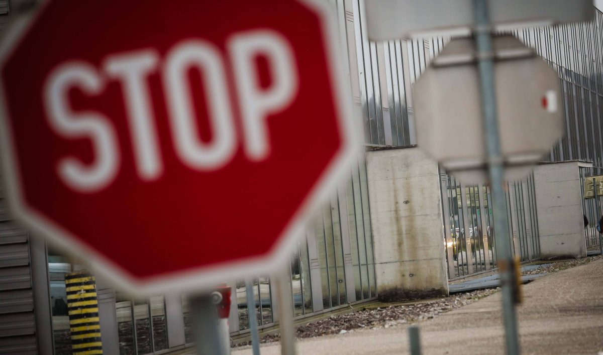 AuÃŸenansicht, KTM, Werk, Mattighofen, Hauptwerk, Mitarbeiter beim Verlassen des Werkes,