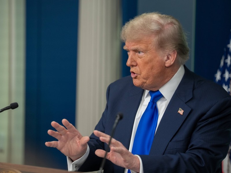 Khamenei spottet, Trump tobt! Jetzt behauptet der Ex-Präsident, Iran sei knapp einem Desaster entkommen – „Ich habe ihn gerettet!“